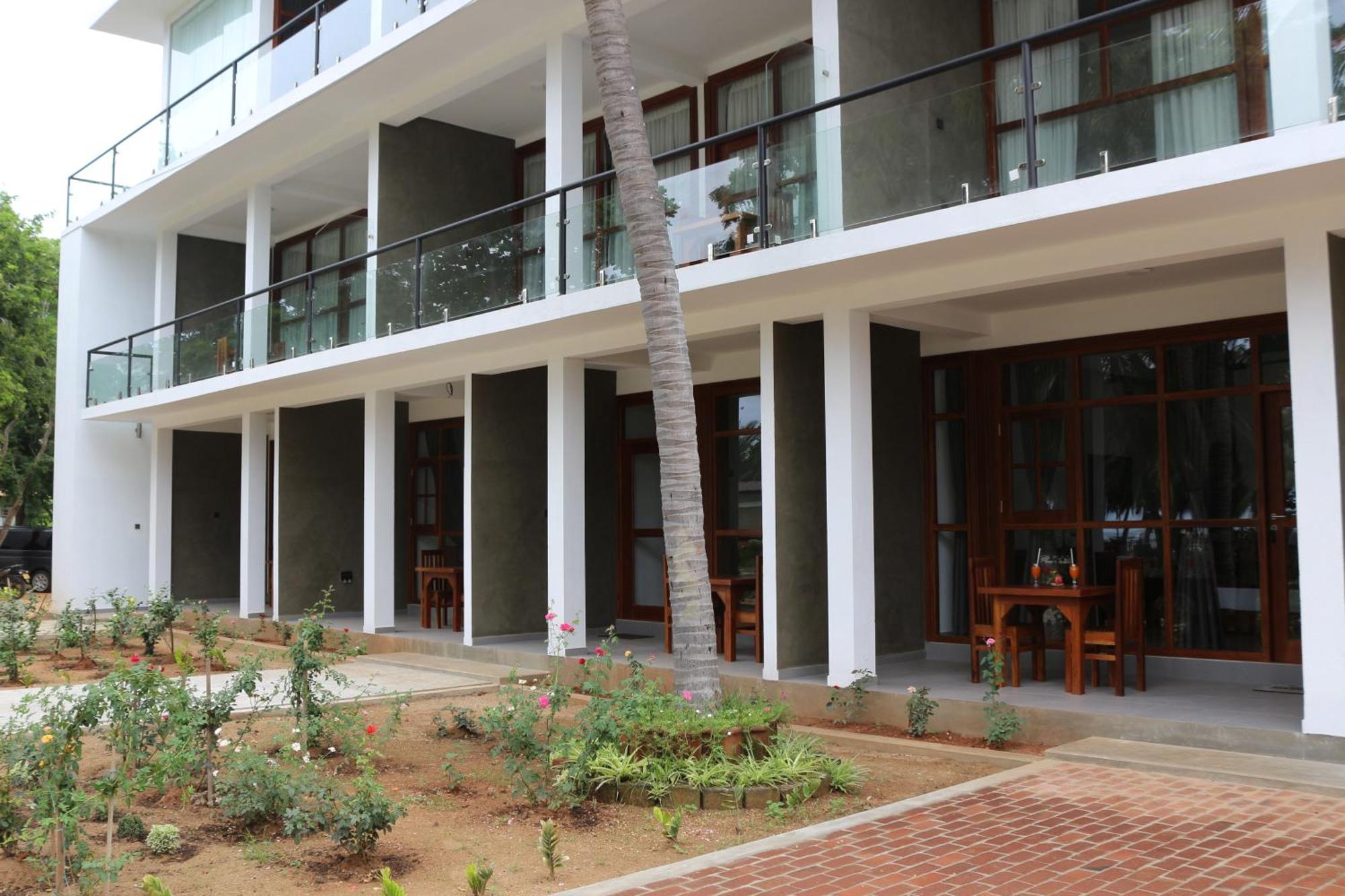 High Park Hotel Nilaveli Exterior foto